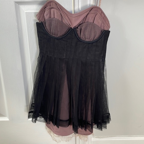 BCBG Runway strapless Dress size 4 pre owned non smoking house - Picture 1 of 2